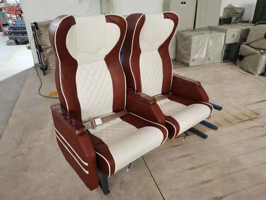 USBの充電器が付いている2+1のレイアウトの安定した横たわる贅沢なコーチの座席